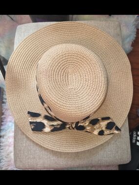 Wide Brim Straw Sun Hat with Leopard Tie